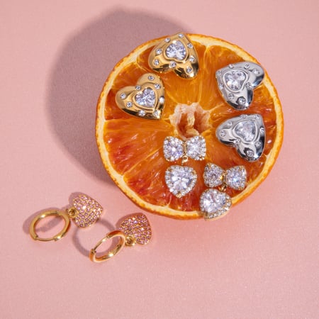 Pendientes colgantes de acero inoxidable dorados con forma de corazón retro 2