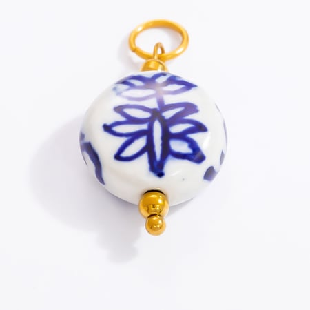 Colgantes de mujer de acero inoxidable color dorado y porcelana azul y blanca