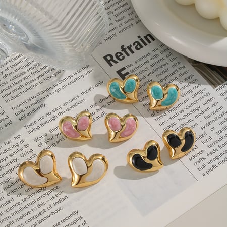 1 paire de boucles d&#39;oreilles à tige en acier inoxydable émaillé couleur or en forme de cœur 2