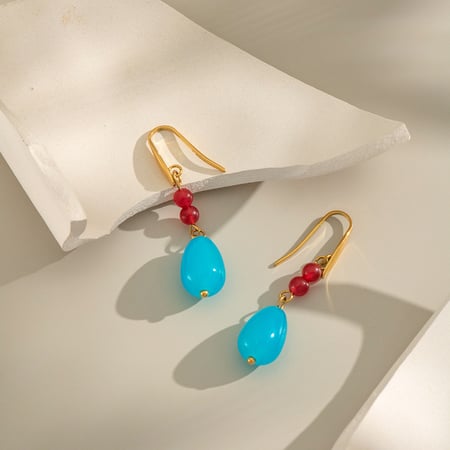 1 paio di orecchini pendenti in pietra naturale color oro