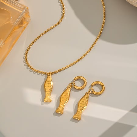 Boucles d'oreilles à tige en acier inoxydable en forme de poisson couleur or