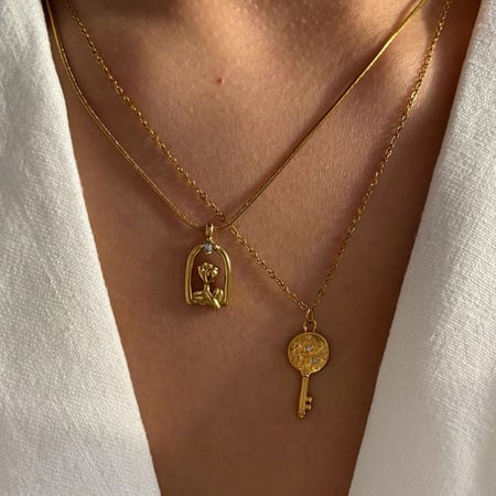Collier pendentif en acier inoxydable rose couleur or 1 pièce