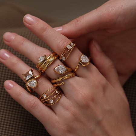 Conjuntos de anillos de circonita de color dorado de acero inoxidable con elegantes formas geométricas de serie lujosa 2