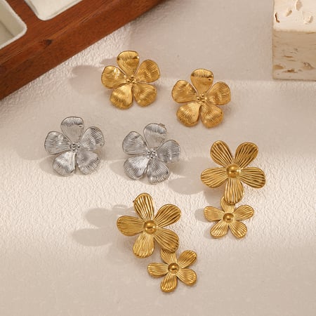1 Pair Retro Flower Stainless Steel Gold Color Stud Earrings 2