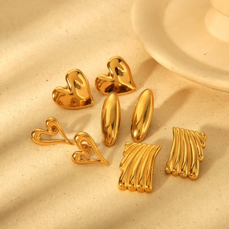 1 Pair Luxurious Series Retro Heart Stainless Steel  Women's Stud Earrings