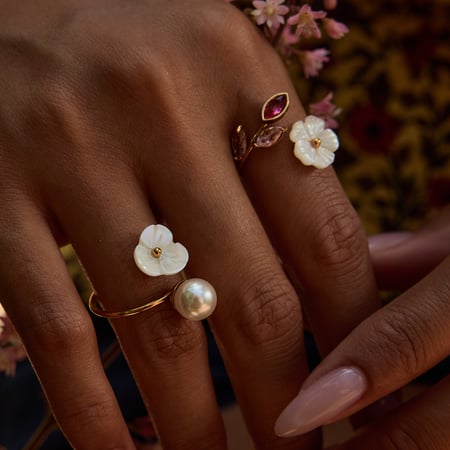 Bague pour femme en acier inoxydable couleur or avec pierre précieuse et fleur de coquillage brillante, 1 pièce