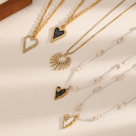 1 Piece Retro Heart Stainless Steel Gold Color Pendant Necklace 2