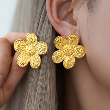 1 Paar einfache tägliche Blumen-Ohrstecker aus Edelstahl in Goldfarbe für Damen 2