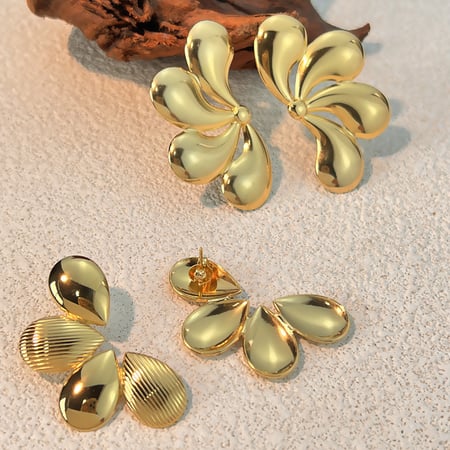 1 par de pendientes de botón de acero inoxidable color dorado con flores