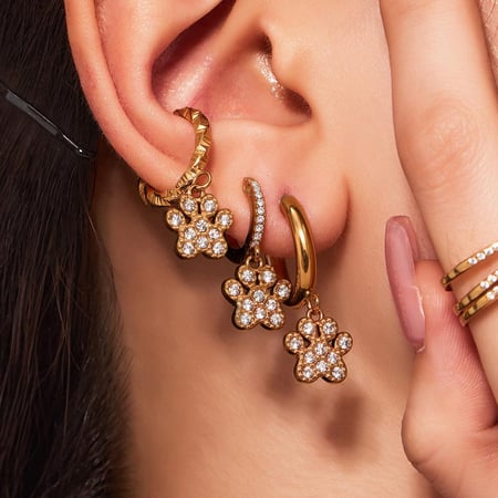 1 par de pendientes románticos de acero inoxidable con circonitas doradas y diseño de pata de perro para mujer 2