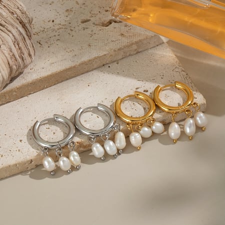 1 paio di eleganti orecchini pendenti con perle color oro e nappa in acciaio inossidabile