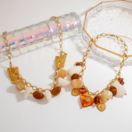 1 collar con colgante de cuentas de resina con forma de corazón retro 2