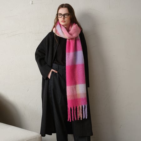 1 Stück einfache winddichte karierte Polyester-Winterschals für Damen 2