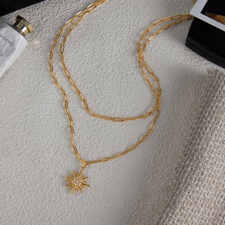1 elegante collana a strati da donna in acciaio inossidabile color oro con sole
