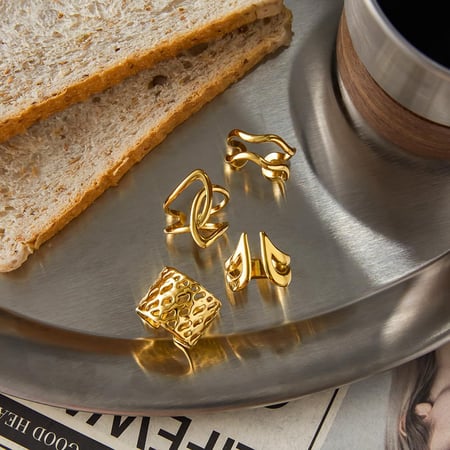 Anillos llamativos de acero inoxidable en color dorado con forma irregular simple de 1 pieza 2