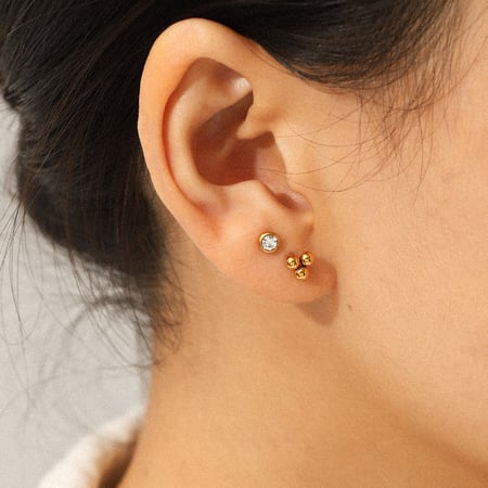 1 juego de pendientes de botón de acero inoxidable con circonitas de color dorado y forma irregular para mujer 2