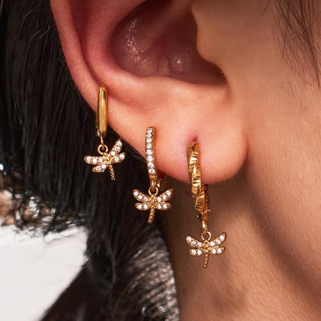 1 par de exquisitos pendientes colgantes de libélula de acero inoxidable con circonitas doradas para mujer 2