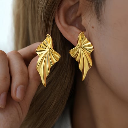 1 pieza de pendientes de botón de acero inoxidable de forma irregular con diseño de color dorado para mujer 2