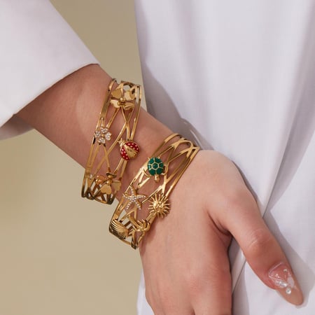 1 pezzo di braccialetti da donna con polsino in zircone color oro e coccinella in acciaio inossidabile di lusso 2