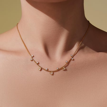 1 collar con colgante de circonita de color dorado y acero inoxidable con forma de corazón para mujer.