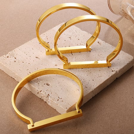Brazalete de acero inoxidable en forma de D de color dorado de 1 pieza 2