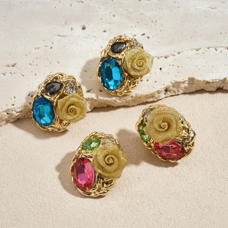 1 paire de boucles d&#39;oreilles à tige en alliage à motif floral rétro 2