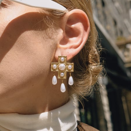1 Paar luxuriöse Tropfenkreuz-Ohrringe aus Edelstahl in Goldfarbe für Damen 2