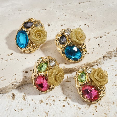 1 paire de boucles d&#39;oreilles à tige en alliage à motif floral rétro