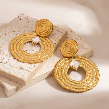 1 par de pendientes colgantes de acero inoxidable con forma de círculo punk en color dorado