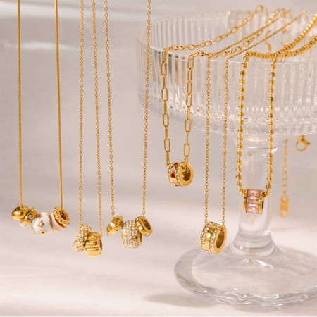 Collier avec pendentif en forme de cercle classique exquis en acier inoxydable couleur or et zircon pour femme 2