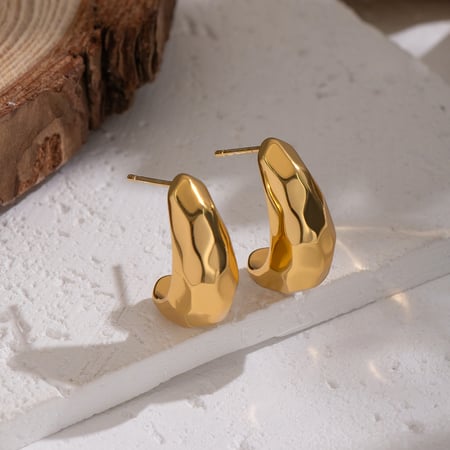 1 par de pendientes de botón de acero inoxidable color dorado con diseño de martillo 2