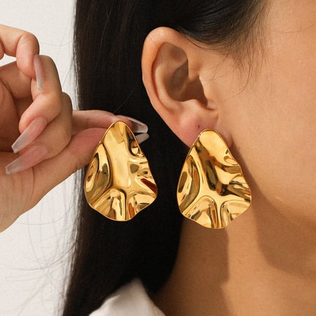1 Paar Ohrstecker aus Edelstahl mit unregelmäßiger Form und Hammermuster in Goldfarbe 2