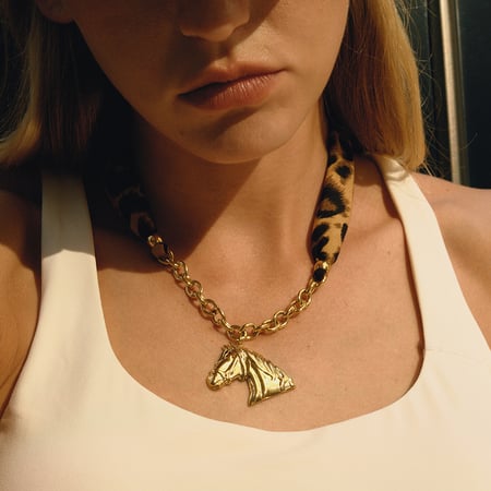 Collier avec pendentif luxueux en acier inoxydable doré pour femme, motif léopard et cheval 2