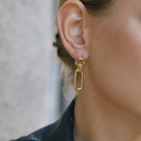 1 paar klassieke cirkelvormige oorbellen van roestvrij staal met gouden hanger voor dames 2