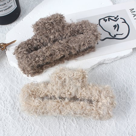 1 Piece Simple Cute Solid Color Furry Women's Hair Clips