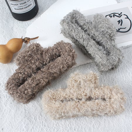 1 Piece Simple Cute Solid Color Furry Women's Hair Clips 2