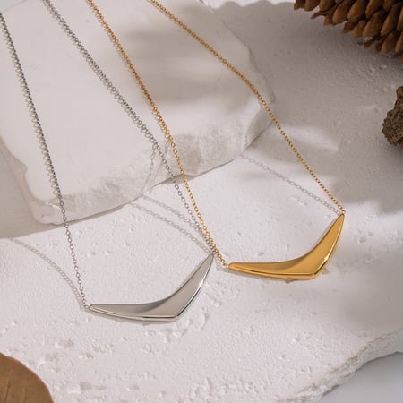1 collar con colgante de acero inoxidable dorado con forma irregular 2