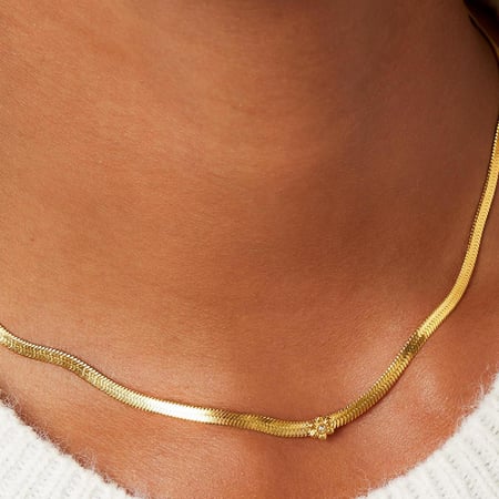 Stainless steel necklace with little flower