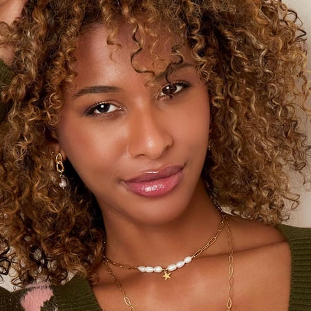 Necklace pearls with a star
