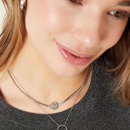 Necklace rose