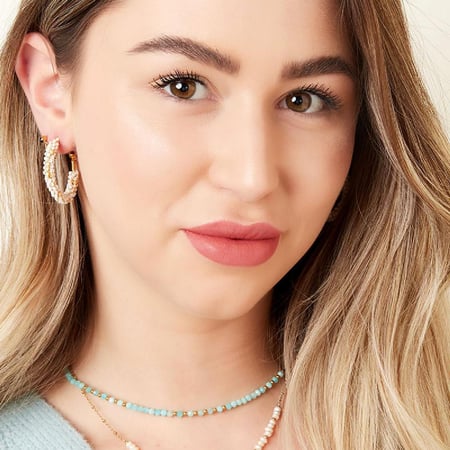 Necklace colored beads