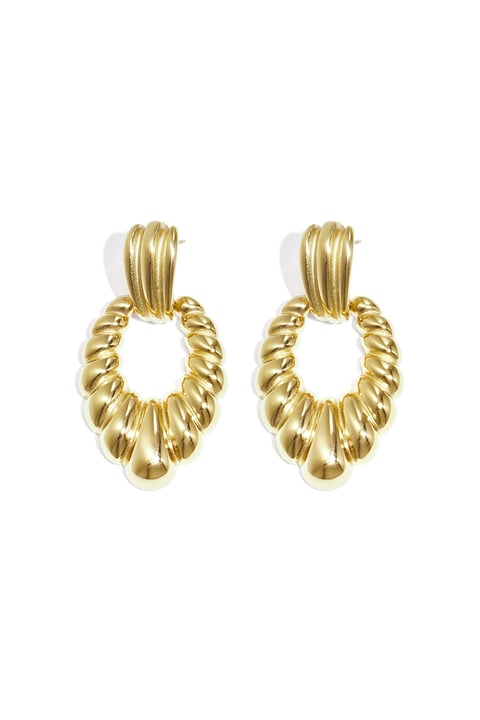 Statement earrings shell motif 2