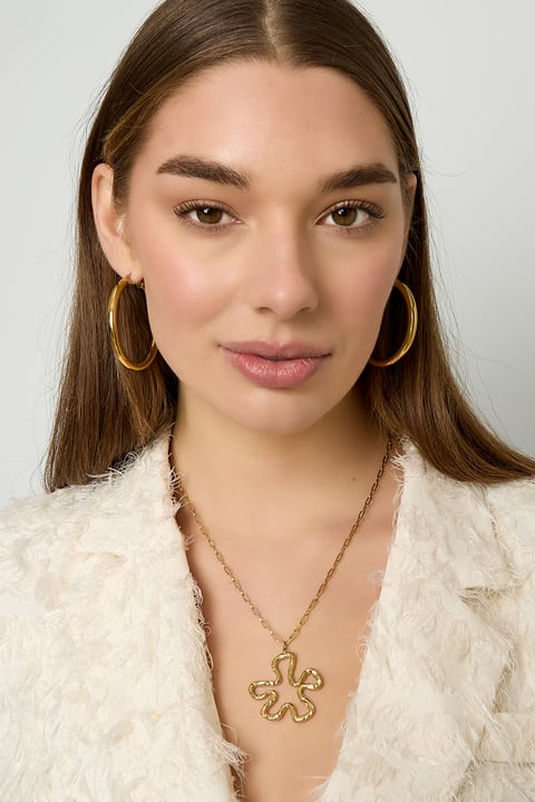 Necklace with hanging flower charm