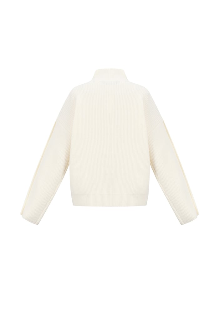 Sweater with buttons on the sleeves h5Picture3
