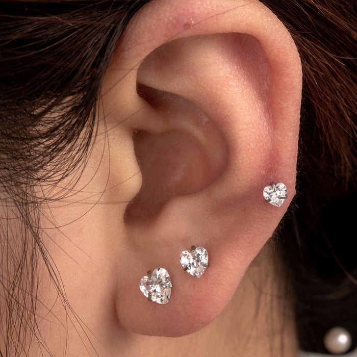 1 pieza de pendientes de botón de acero de titanio con forma de corazón, sin revestimiento, con circonitas para mujer h5Imagen2