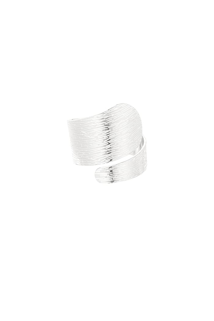 Gedrehter Ring mit Struktur 