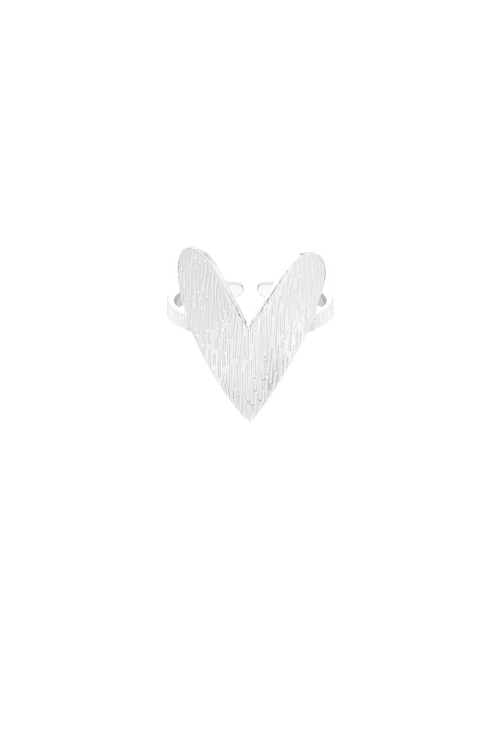 ring with big heart 