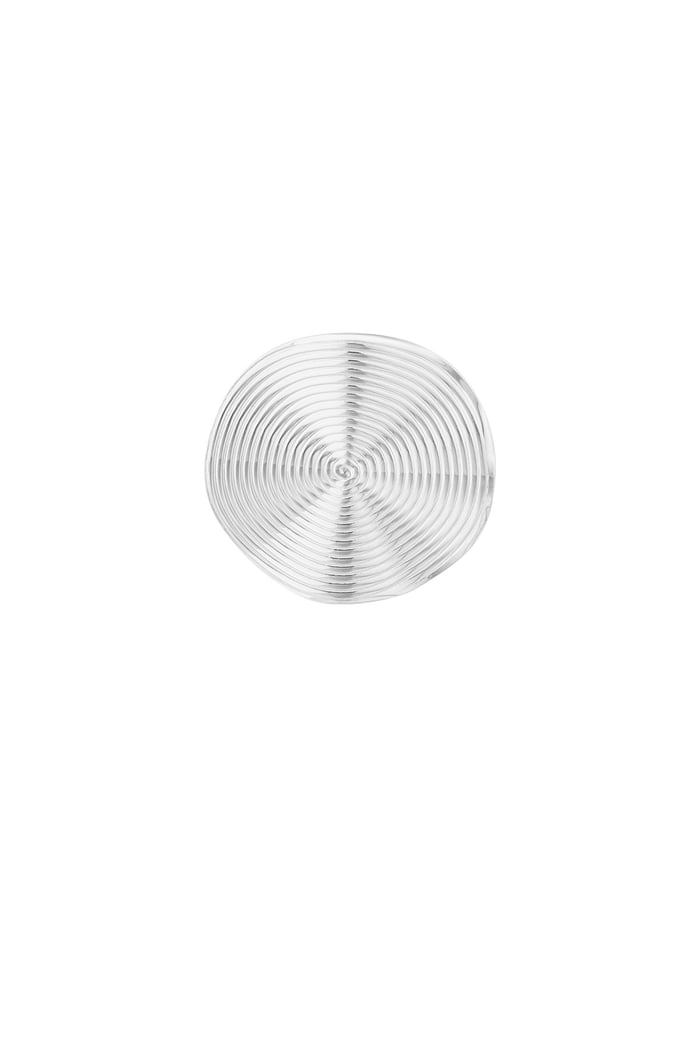 ring with round pattern