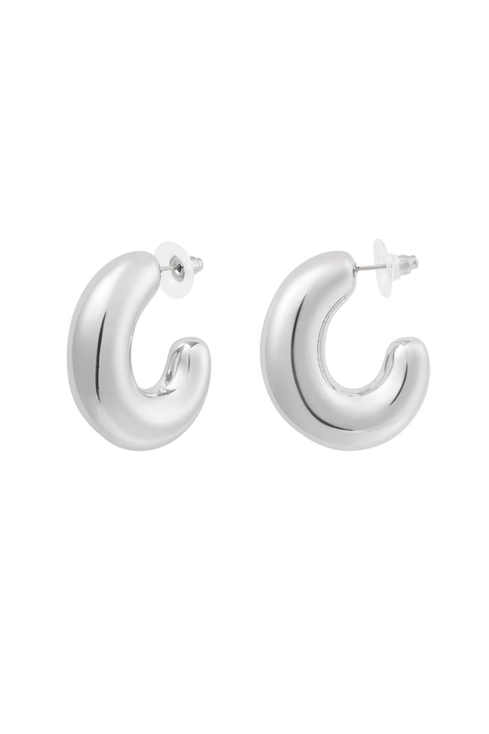 earrings half turn