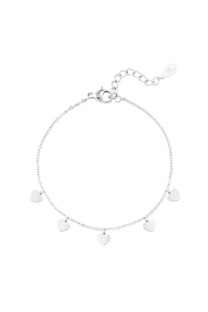 simple bracelet with heart-shaped pendants 